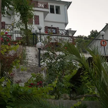 Astromeria מלון Makrirrákhi